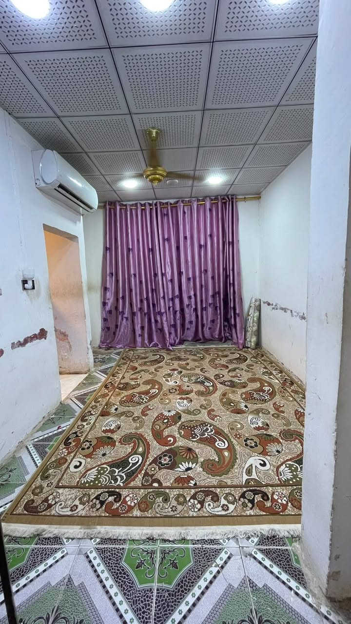 سلام عليكم بيت للبيت زراعي خدمات شارع مقرنص ومجاري كهرباء جديده  كاع ابو سكينه شارع يونس الكيم المساحه ١٢٥ متر 
البنا ٣ غرف غرفتين جوه وغرفه فوك وستقبال البنا طابوك وبلوك ينباع واحده وينباع ويه الغرض كله حته سبالت والغرفت النوم الستفسار اتصال ***********سبالت عدد ٣ مكيف ١ سخان توانكي ٢ كاونتر مراوحه جداريه ٤ ومراوحه سقفيه ٢ طباخ الستفسار اتصال
