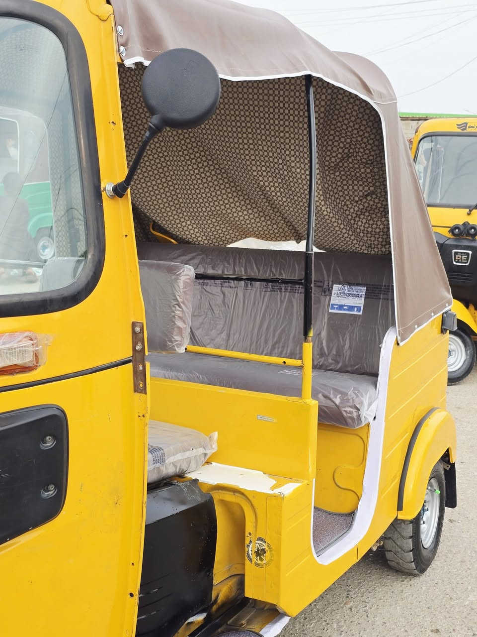 السلام عليكم تكتك البيع مديل 18شهر 12كشره كفاله مكاني المجر وراق وكيل شاكر سعر 4000وبيه مجال لطيبين ***********
