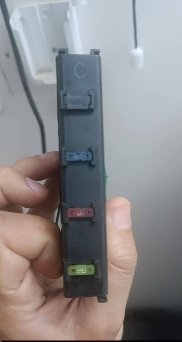 السلام عليكم.. غراض كورلا للبيع يوجد توصيل لكل مكان ***********...
1/فرارات تبريد 35الف.. تفصيخ اصلي.. 
2/ريشة مروحة بلادية 20الف... 
3/قاعدة فيوز فيت بم 20الف.. 
4/دكم. جام مفرد الوحدة 10الف وكنترول 25الف.. 
5/جوين شوته خليجي 10الف... 
6/سماعات امامية تفصيخ زوج 20الف.ترهم من 2002ل 2020. كورلا كامري.. 
7/راديتر تبريد سراويين 70الف... 
8/ شباك. بيكاتشو ونيكله 35الف.. 
9/جمكجة بصف سايق اسود 10 الف بيجي 15الف.. 
10/ماطور مروحة حرف S جديد نوعية مضبوطة 30الف..
