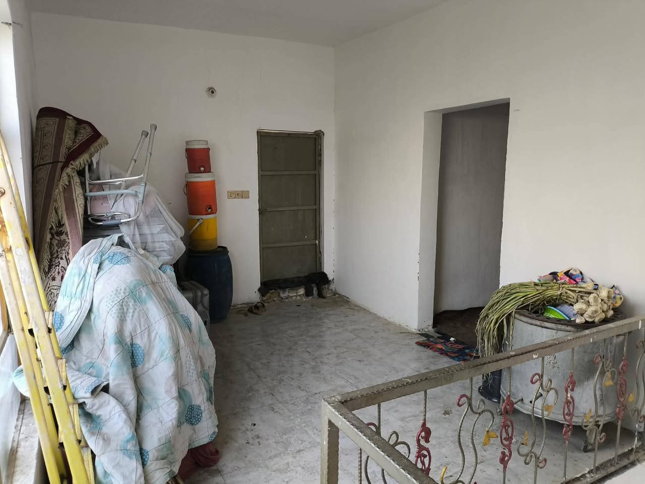 سلام عليكم بيت لبيع مساحه 150شارع علي قماره قريب على حسنيه شهداء ثاني بيت عن شارع بيت كامل على آخر حبايه مي كهرباء مجاري كامله سعر 73  للاستفسار ***********
