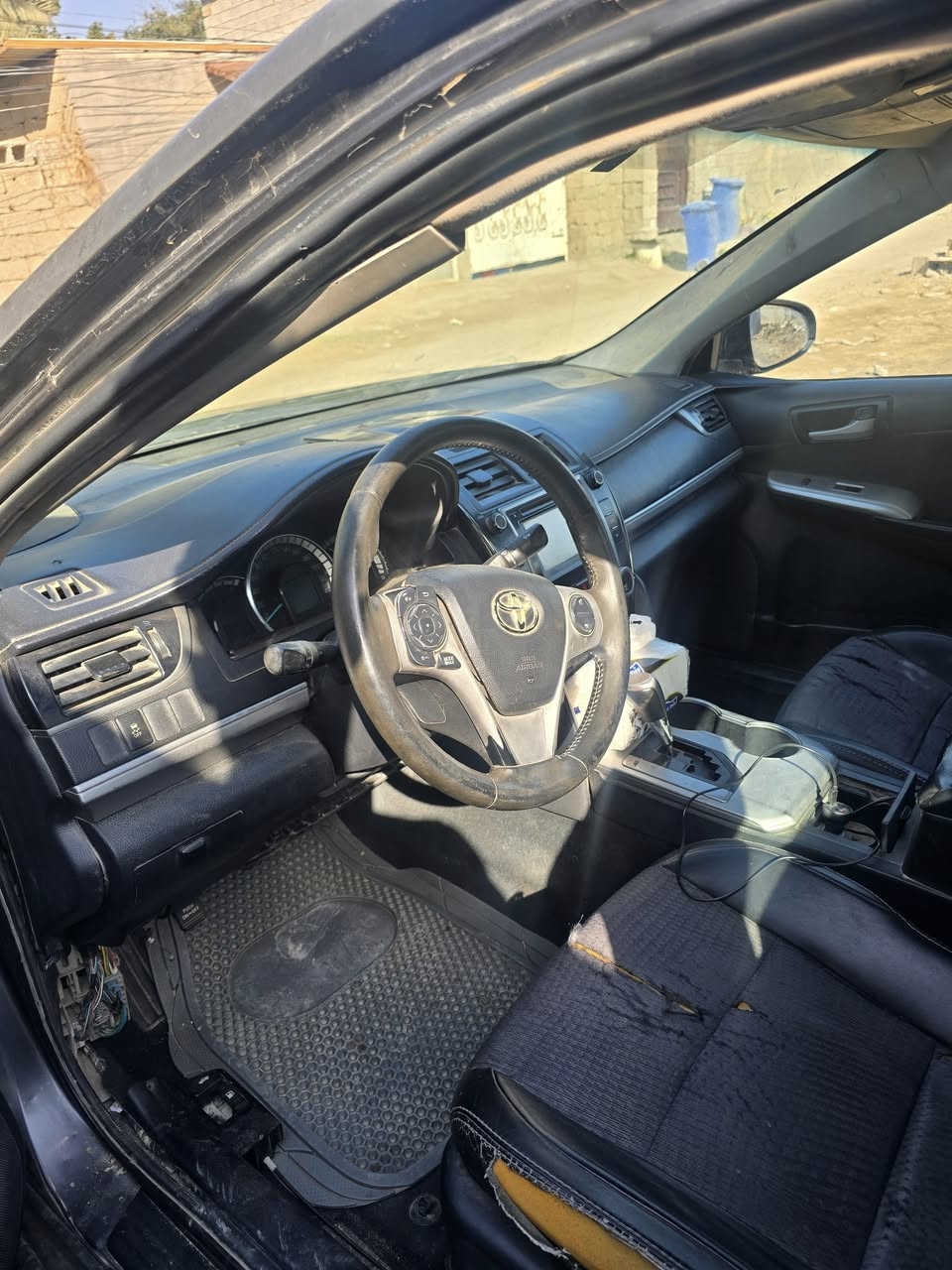 السلام عليكم
كامري 2013 se 
محرك 2500
كير اوتو
جام اوتو
كشن كهرباء
تحكم استيرن
سياره مصبوغة عام بيها ملاحظات يرادلها صبغ 
الكير بي نتعه اخذتها لبو الكير يكول السبب كهربائي من السلكتر حسب قولة.
محرك جديد.
السيارة بأسمنا.
مكاني بغداد سلمان باك  الجعارة 
السعر 75$ وبيها مجل.
***********
