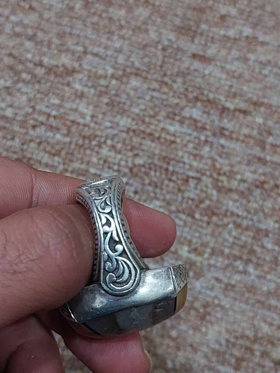 سليماني نحله صياغه ثقيله سلجوقيه فضه عيار ٩٢٥ حجر قديم واصلي مكاني بغداد ماعندي توصيل ***********
