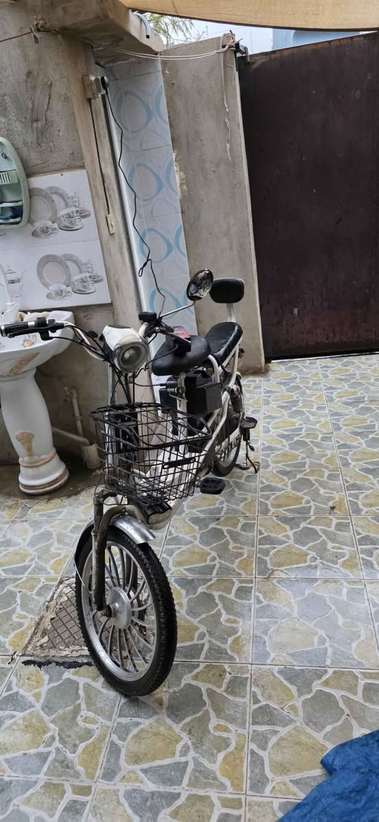 دراجه شحن نظيفه بطاريته نص عمره يحتاج تبديل
للبيع ١٤٥الف 
*********** للتواصل كركوك, العراق
