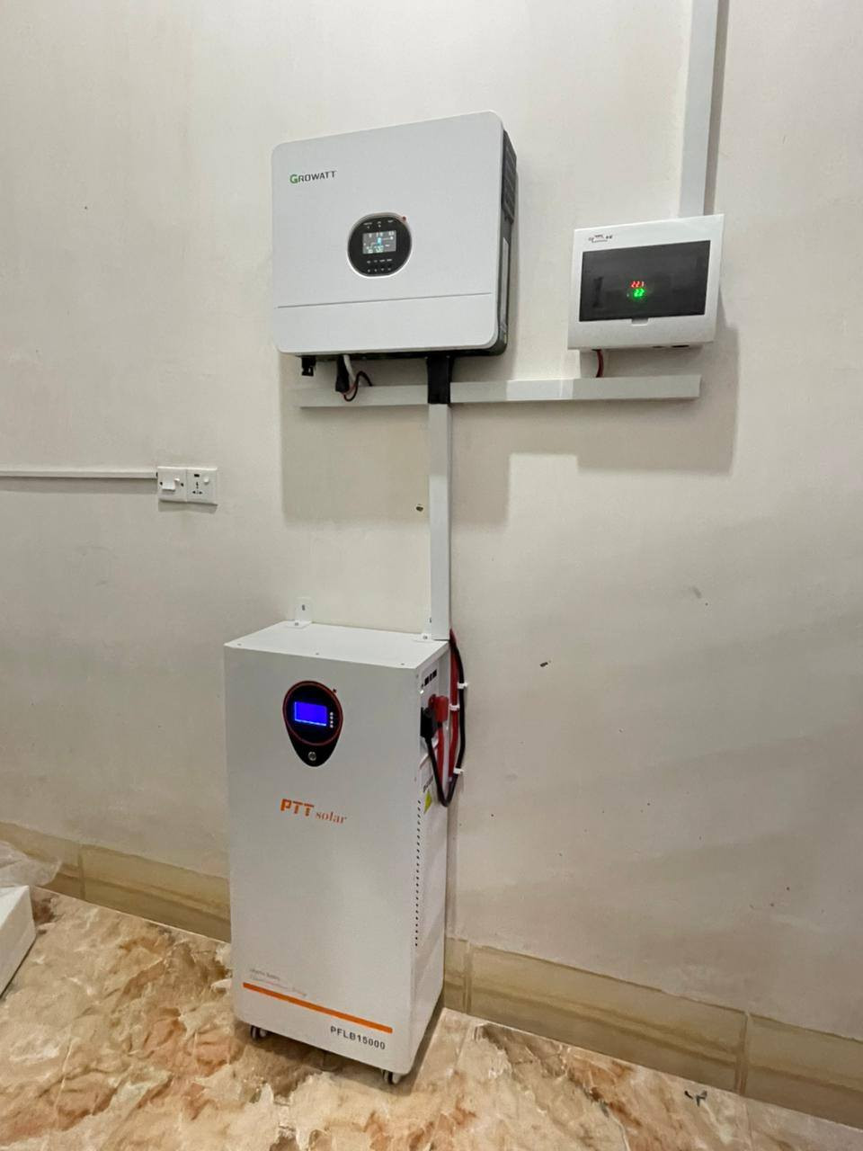 شارعت كوادرنا لتنفذ ثاني منضوماتنا لهذا اليوم في محافظة صلاح الدين الشرقاط اسديره سفلى 
الواح عدد 8
انفيرتر6 كرواط 
بطارية 15kwPTT
ألواح MTS
تنصيب ألواح الطاقة الشمسية ليس عملًا ميكانيكيآ فقط
بل هو مهمة تعتمد على خبرة الكادر، دقة التنفيذ، وفهم حقيقي للمنظومة من حيث المواد الرصينة

الكادر المحترف هو من يضمن: الاستفادة القصوى من الطاقة، استقرار الأداء على المدى الطويل، تقليل الأعطال ورفع كفاءة الاستثمار.

   نؤمن أن قوة أي منظومة تبدأ من الأيادي التي تنفّذها، ولهذا نعتمد على كادر متخصص يعمل وفق معايير مدروسة في كل مرحلة من مراحل التنصيب.

لأن الطاقة النظيفة لا تتحقق بالصدفة…
بل تُبنى بخبرة بشرية حقيقية.
العنوان الشرقاط ناحيه اشور اسديرة عليا الفهد على شارع العام 
للاستفسار والتواصل المديرالتنفيذي أستاذ حذيفة البوحسيب 
📞 *********** /
في حالة وجود خلل اتصل واتساب وستحل مشكلتك على يد مهندس الكهرباء 

#شركة ELECTRICAL LIGHT
