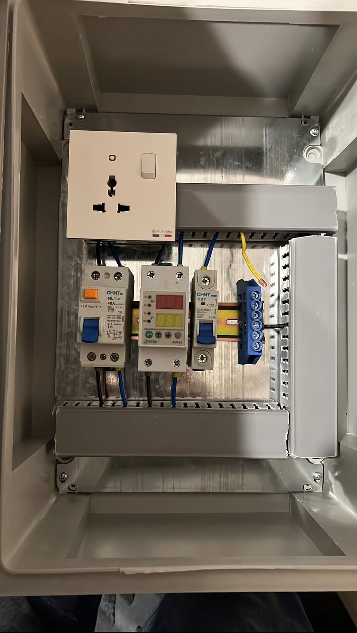 بورد حمايه لسيارات بي وايدي وغيرها
#مكونات بورد 30في40
جوزه تشغيل البورد
جوزه ايرث لكج 
جوزه حمايه من ارتفاع  التيار الكهربائي وانخفاضه 
كونكتر ايرث وايرات مستخدمه الفنار الحراري الاصلي 
ملاحظه جميع المواد مستخدمه درجه اولى 
يتوفر لدينا خدمه شد وعمل ايرث 
للاستفسار الاتصال برقم او خاص ***********حسن الكهربائي
