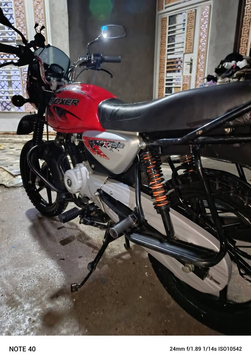 السلام عليكم بوكسر مرقم بغداد 2023 شهر ال5 
ماشية 40 حقيقي الدراجة خير من الله مكينه حلوة وناعمة وما مفتوح برغي بيها كلشي ع بلادي شركة المصطفى الدراجة كفالة عامه مكاني بغداد الشعب 
        السعر: 2.500 وبيها مجال بصيط 
اي استفسار متواجد واتساب... ***********
