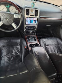 كرايسلر 300 • ٢٠١٠ • فتحة سقف