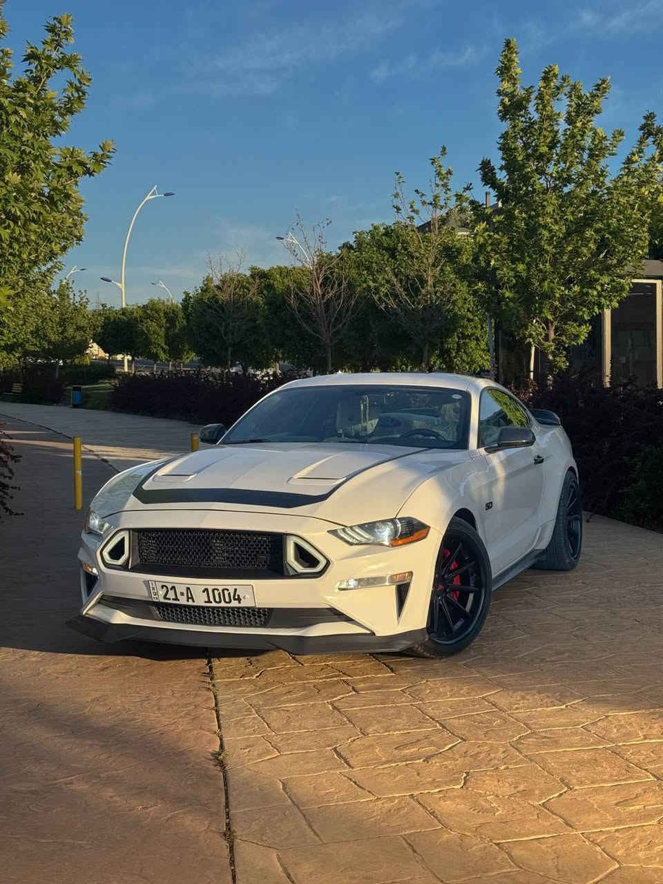 Ford mustang gt 2020 
51.000km ***********
‏ستيرين السيارة كاربون فابير
 Active exhaust System
كشنات كهربائية 
‏داخل لها ليد سبعة ألوان
‏شاشة كبيرة sinc3
‏ سيستم سماعات jbl
بكلايت خلفيى سموكي 
‏دفوزر امامي rtr
‏دعامة أماميrtr
‏Spoler خلفي شيلبى
‏قطعتين صبوخ بدون داخلي بالشرط
٢٢٠ مجال 
سنوية السيارة جديد هزه وبراد جديد يعني أنت ما تريد روح الى  براد و الهزة 
نفس اليوم يمكن تحويل 
*********** ‏
ملاحظات(أربعة تیرات جديد صدر الأمامي جديد أربع بانصات جديد أربعة ويلات جديد قياس ٢٠
‏تحويل غرام بشرط سيارة ما بها أي نقص كل شيء بالشرطة سيارة أحلى من صورة وضع السيارة نفس الصورة
‏مكانها سليمانية السليمانية, العراق
