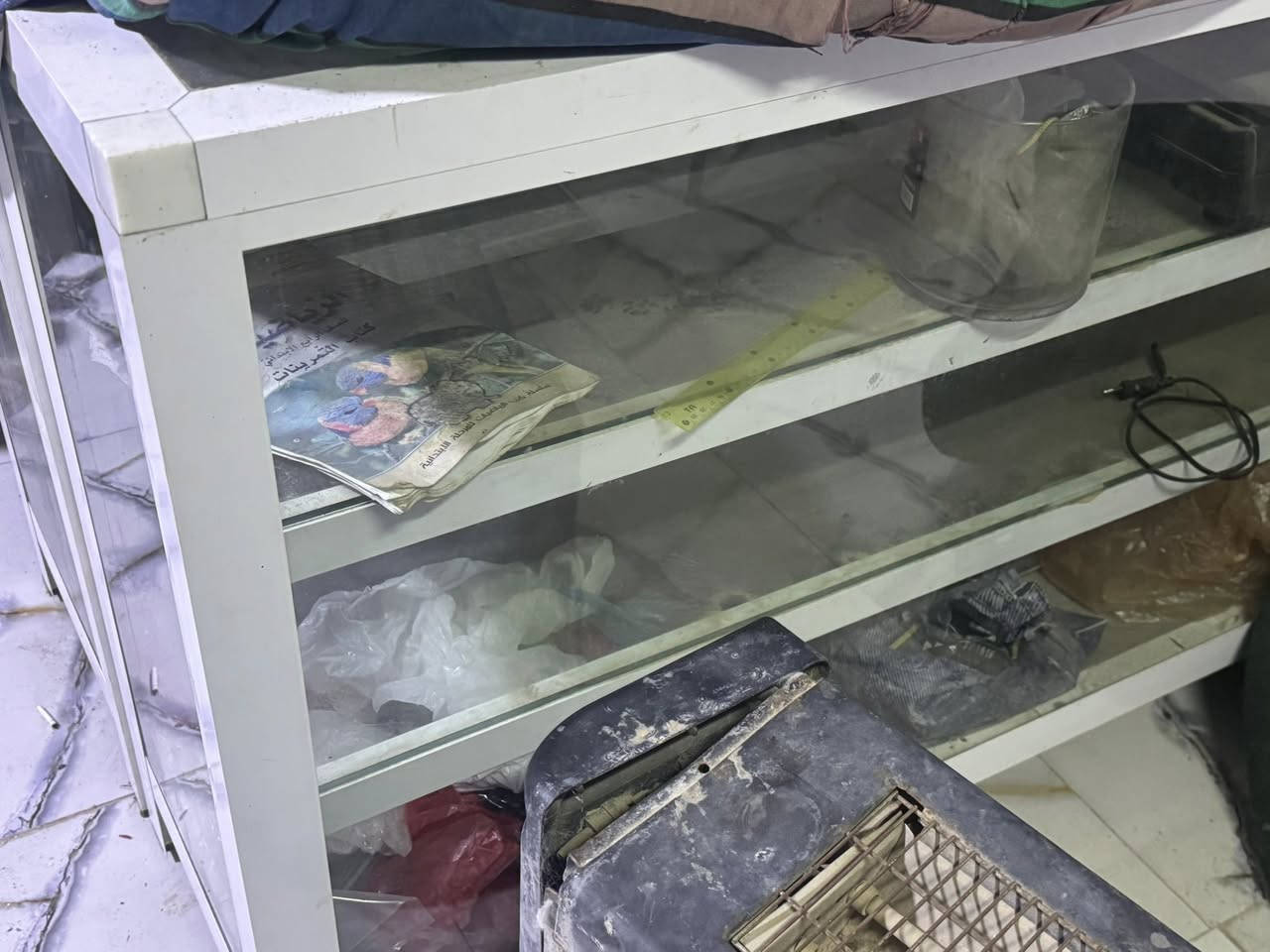 للبيع رفوف تركي اصلي مع فاترينات تزكام اصلي
‭0775 789 7180‬
