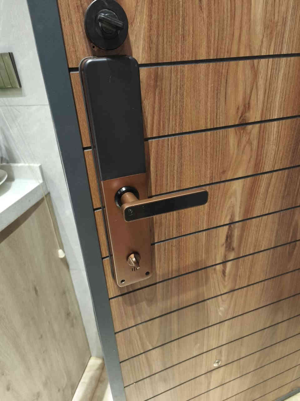 #ب150الف دينار عراقي 

#القفل الذكي للابواب القاصة  والحديد والأبواب الحصينة 🔐

#طرق الفتح 

1.بصمة اصبع عدد (100)

2.كلمة المرور عدد (100)

3.بطاقه مرور عدد(2)

4.مفتاح مكيانيكي عدد (2)

5.تطبيق هاتف  TTLOCK فتح عن بعد 

✅مميزات القفل 

#مصنع من سبائك الالمنيوم الغير قابله للكسر او الاختراق

#كوالتي ممتاز مؤمن غير قابل للاختراق

*محاولة اي شخص بالدخول يرسل اشعارات الى الهاتف في الوقت والتاريخ

*يتميز بسرعة الاستشعار  0.5 في الثانيه

*متوفر باللون الاسود 

*امدادات الطاقة/ بطاريات نوع  AAAA 

*ضمان لمدة سنة واحدة

الاستفسار الاتصال على الرقم 📞[***********]

او زيارة احد فروع الشركة 📍

📌الفرع الرئيسي / حلة _ شارع 40
