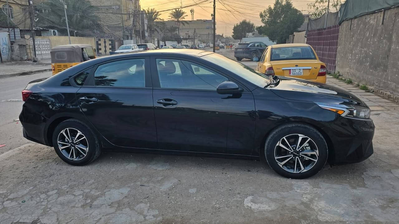 السلام عليكم
كيا فورتي موديل 2024

ماشيه 31الف ميل 

وارد امريكا  

الحادث ، جاملغ  جهة السائق مصبغ 

والجاملغ الخلفي بي بارد 

السياره بسمي تحويل ثاني يوم

صور الحادث بلمنشور 

العنوان بغداد الجديدة /المشتل 

السعر المطلوب 158
للاستفسار الاتصال على الرقم 
***********
