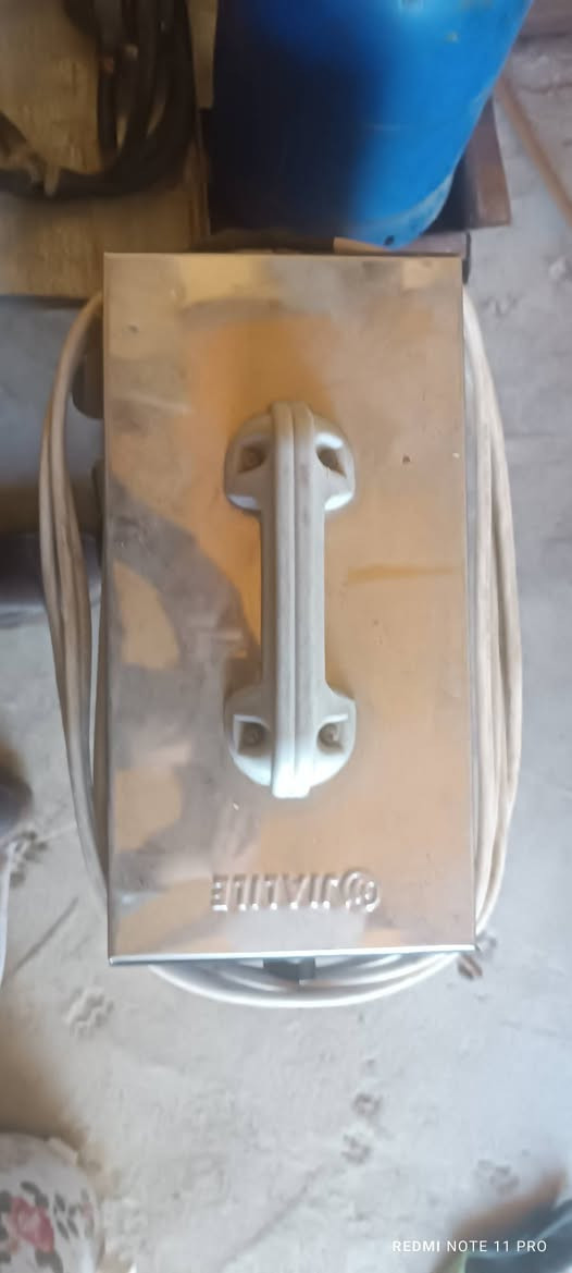 ئەم لەحیمە بۆفرۆشتن زۆر پاک بێ عەیب بەشەرتی ئیش کردن سعری 60هەزار ***********
