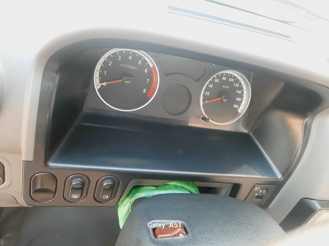 سياره نضيفه جدا مديل 24كفاله ماشيه 50سعر 69وبيه مجال بصيط مكان كربلاء ***********
