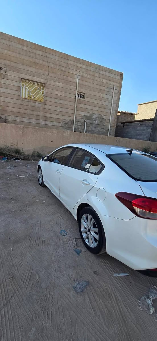 كيا سراتو 2017
الموصفات خليجي نص فول
محرك 1600 دوش مامفتوح
بدون ضبغ 
بيه بارد ب الجاملغ
رقم اربيل السنويه ماساقطه 
السعر 135
***********
