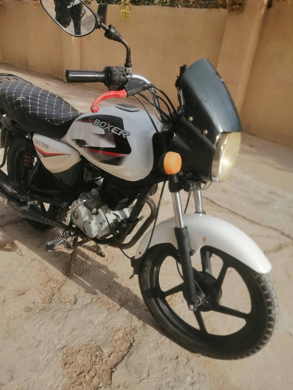 سلام عليكم ورحمة الله وبركاته دراجه لبيع مديل 21مجفته المحرك نضيف شوف عينك مفوله وراق مابيهه المكان ديالى الغالبيه البيع 650 بيهه مجال الشراي *********** الدراجه مفوله
