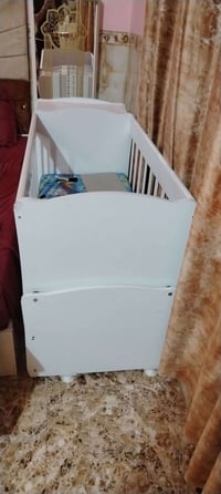 سرير • نظيف • دوشك أصلي