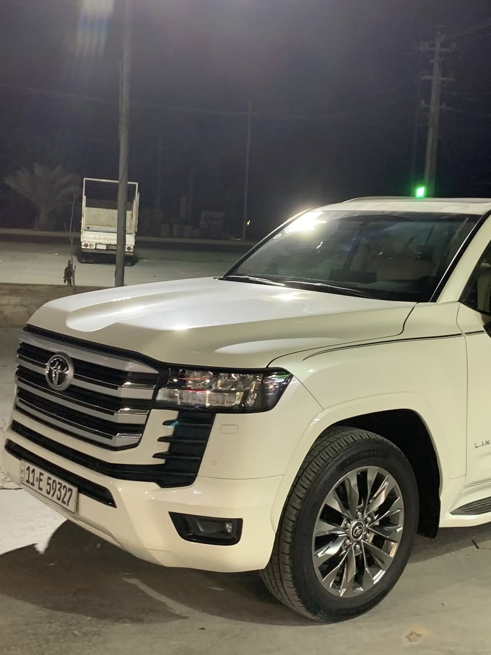 للبيع لاندكروز ضمان شركة ساز ‏الأصلي موديل ٢٤ كفاله عامه من شخط ماشيه ٨٠٠٠ سعر ٧$ وبيها مجال الاستفسار ***********
