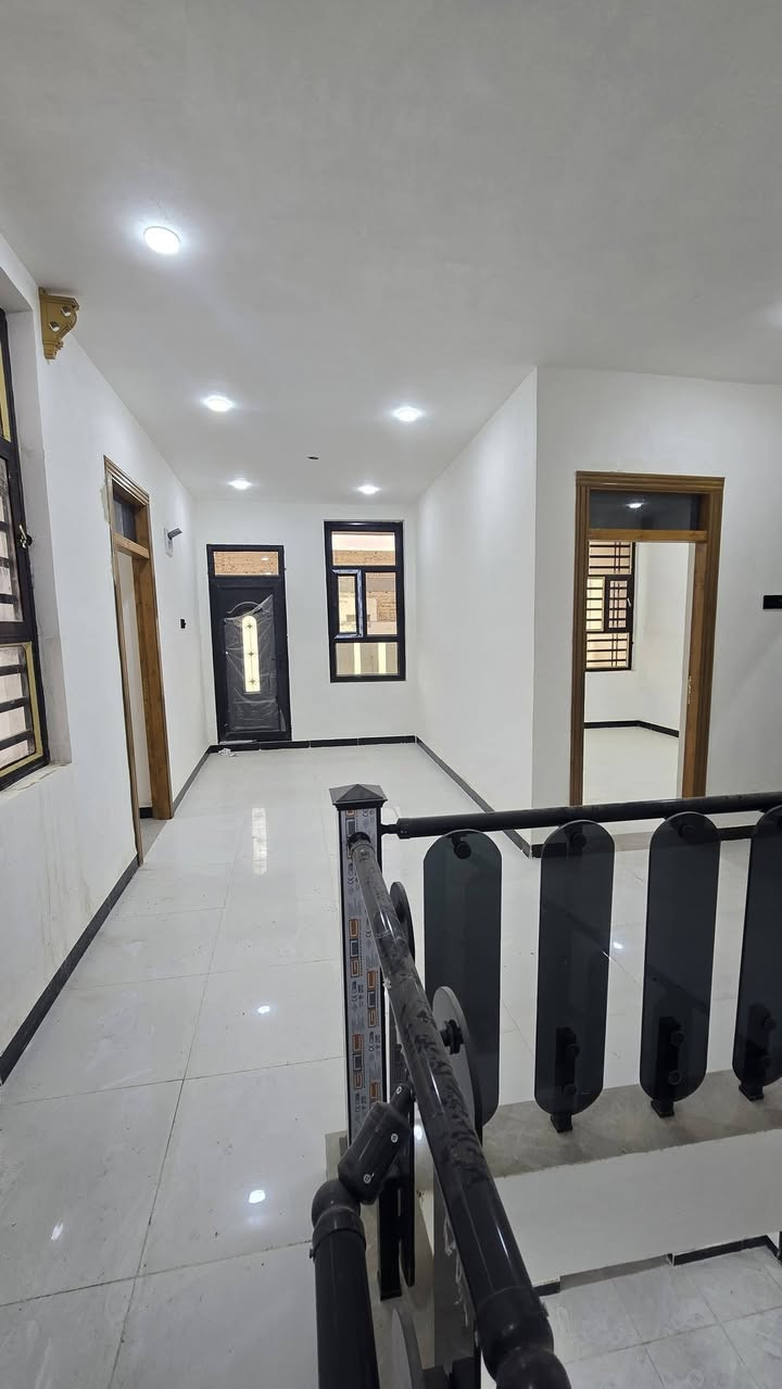 بيت  البيع زراعي سند 25
العنوان التقيه الثالثه داخل مجمع الروان النموذجي شارع 10
المساحه 100 ركن طابقين
الواجهه 10
النزال 10 
غرفه الطابق الثاني غرفتين وصاله وصحيات بلكونه
مطبخ
صاله عدد 2
استقبال مجمع صحيات داخل وخارجي
مجمعات صحيه طابقين***********
واتساب ***********  مراجعه مكتب 🏢 العاصمة للعقارات والمقاولات العامه العنوان الديوانية ام الخيل ساحه الاحتفالات قرب البلديه الجديده*********** واتساب
