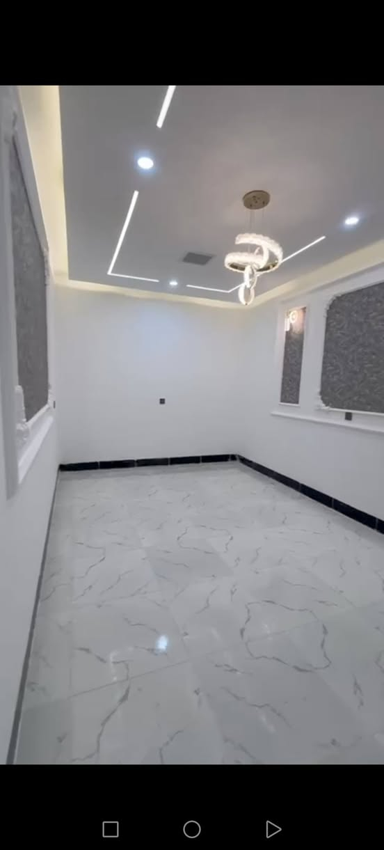 دار طابو طابقين بناء حديث للبيع نظام دكات(تبريد مركزي) ديكورات مغربية انترنيت كامرات مراقبة 
العنوان / كركوك حي عدن قرب جامع مصطفى الحبيب 
#المساحة /دار (١٠٤)متر
 #الواجهة /دار (٥)متر
#طابقين يحتوي على:- (٣)غرف نوم ومطبخ حار بارد واستقبال وهول2 وصحيات فوك وجوه  وكراج سياره
السعر /١٦٨ مليون مع مجال
#للاستفسار الاتصال  ***********
