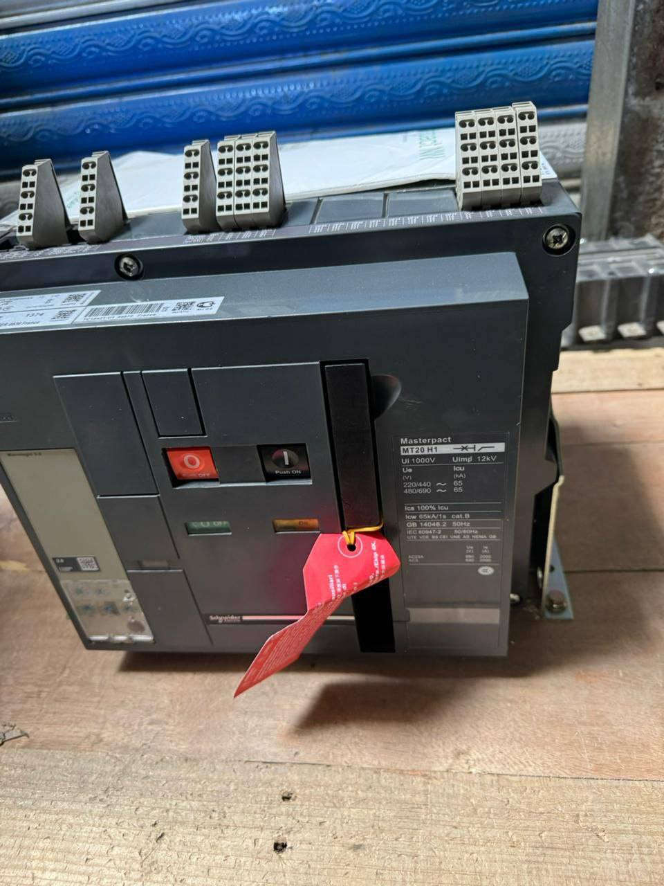 السلام عليكم رمضان كريم 🌹 ❤️ 
عروضنا ما تخلص 🧐🫡 رجعنالكم بخصم اقوه تدللون ‼️😁
(جميع المواد على السعر القديم لا يوجد تغيير بلسعر) 🫅🌹
خصم 30٪ على جميع القواطع الشنايدر لأصحاب المحلات التجارية والدوائر الحكومية 😲
....................................................................................
خصم 30٪ على جميع انواع الكوندكتر الشنايدر لأصحاب المحلات التجارية والدوائر الحكومية 😲
....................................................................................

للاستفسار واتساب : - *********** 📞🛜 📠

توصيل لجميع المحافظات 📦🚚 

ايضا لدينا معمل لتصنيع جميع انواع البوردات  بأيادي مهندسين وبأسعار تنافسية 📞🌹

تدللون ❣️🌹

#الجميع
