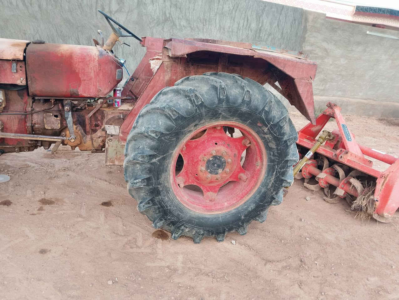 للبيع
عنتر 82 
جاهزه للكراب. وراها فدان 
سعر/ تلاثه ونص وبيه مجال بصيط... 
المكان الانبار  / مكلف بالنشر / ***********
