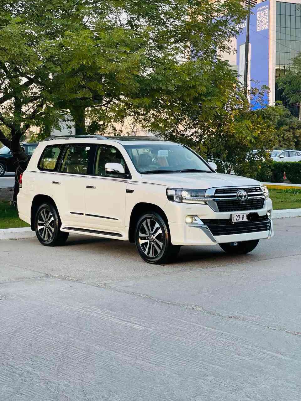 السلام عليكم سياره لاند كروز للبيع 2016V8. 4600سياره مكفوله من الضربه والصبغ بيها بي دي ار ثلاث اماكن صغيره وبارد بالصندوق كير محرك مكفول من الفتح هزه وفحص وسنويه جديده باسمي تحويل ثاني يوم او وكاله سياره ماشيه 154حقيقي سياره نظيفه جدا رقمي *********** السعر 455 $ وبيه مجال لشراي بغداد, العراق
