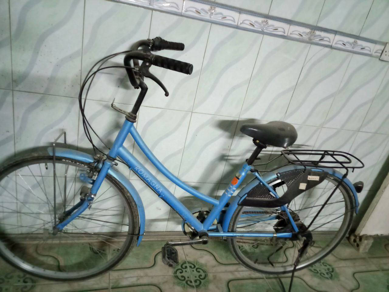 سلام عليكم للبيع بايسكل بناتي حجم 26 نظيف لون حلو سعره 100 
***********
