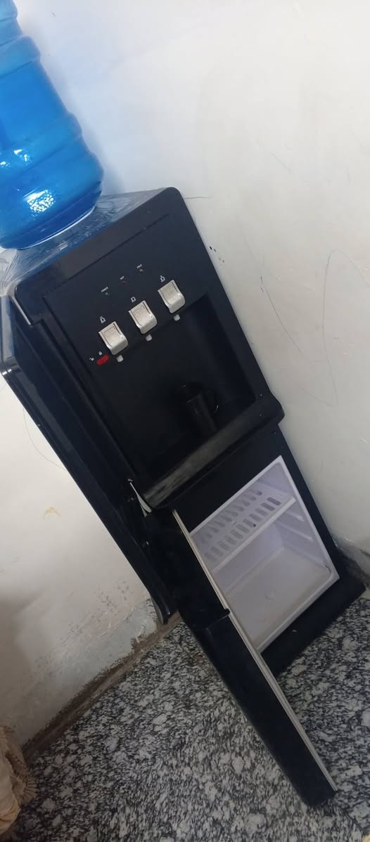 السلام عليكم
براد ماء استعمال شهر واحد نضيف كلش بعده جديد حتى الكارتون مالته موجود ماي حار وعادي وبارد


**إذا كنت صاحب هذا الإعلان وتريد حذفه لأي سبب، رجاءا أرسل رسالة إلى الدعم الفني**