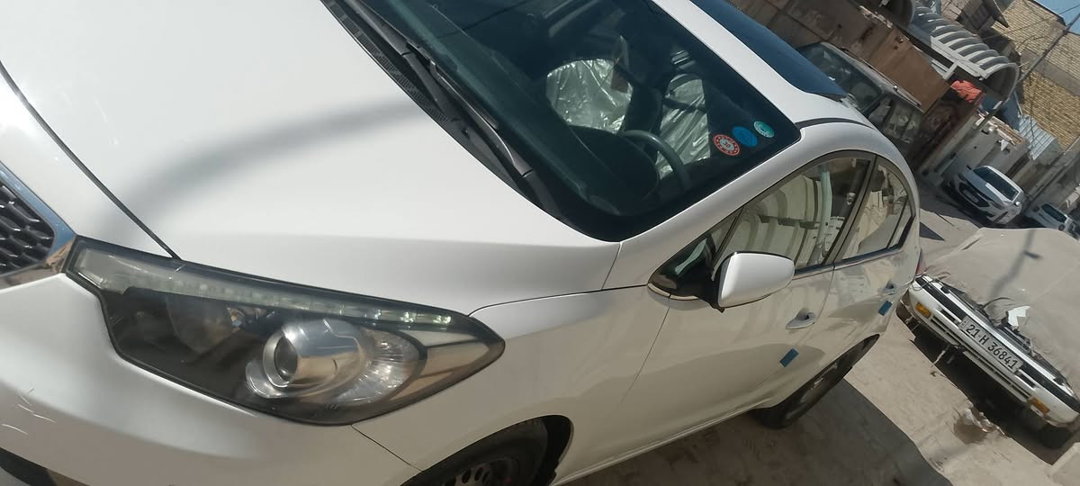 السلام عليكم 
للبيع سيارة  كيا سيراتو خليجية موديل 2015 فول مواصفات عدا البصمة 
فتحة 
حساسات امامية وخلفية وكاميرا 
شفتات تحكمات شاشة خزن تبريد خلفي 
مري شفط 
لدات امامي وخلفي
دوشمة جديدة
سيارة جاهزة من مكينة وكير وتبريد وتدفئة وحدادية 
السيارة بيه بارد مكانين بسيط وبيه دور السائق الخلفي صبغ  
رقم اربيل دولي سنوية لسنة  2030 بسم شركة تريد مداور او وكالة 
السعر 125وبيه مجال
للاستفسار الاتصال بالرقم ***********
