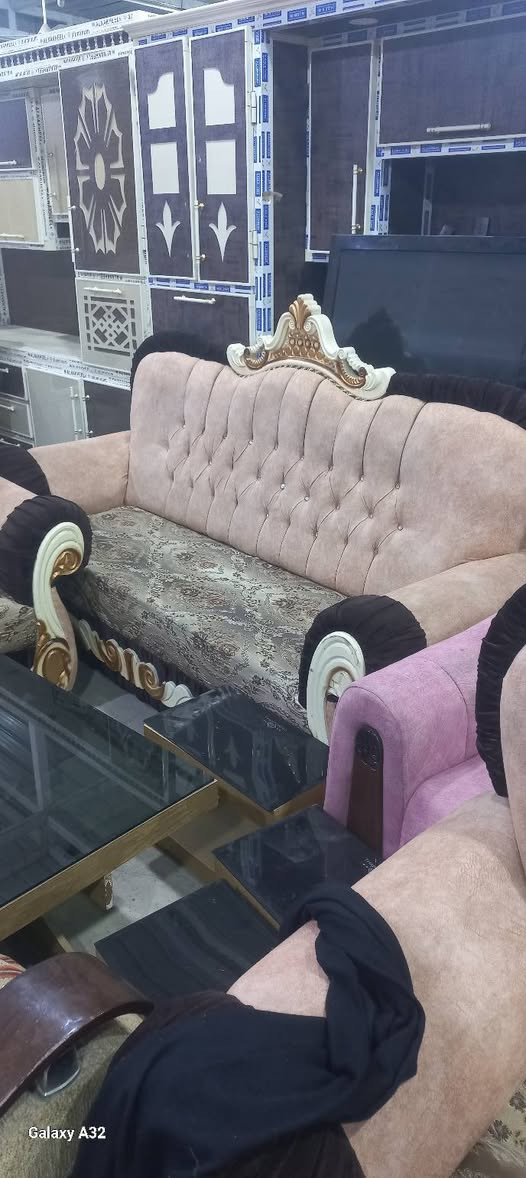 تخم قنفات كامل ١٠ نفرات مستخدم نضافه ٩٠ بالميه السعر ٤٠٠ الف للاستفسار ***********
