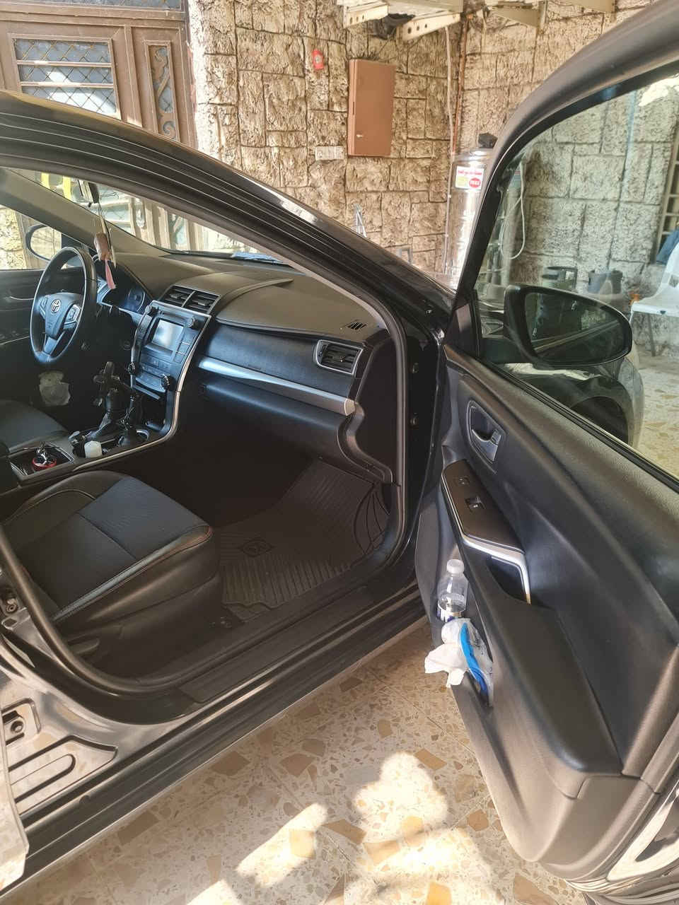 كامري se 2017 سعرها ١٦٣$ 
للبيع او المراوس 

وارد امريكي حادث مابيها فقط سرقة قطعتين وراجعات بلادي بدون صبغ السيارة وبدون أي ضربة وصور امريكا بالمنشور 

ماشية ١٣٥ الف كيلو يعني ٨٤ الف ميل 

مواصفات se 

كشن كهرباء 

ستيرن رياضي مع شفتات بالستيرن 

كامرة 

كشنات جلد 

كير ومكينة بلاديات 

صدر نظيف 

داخل نظيف جدا 

مكان السيارة فلوجة 

***********
