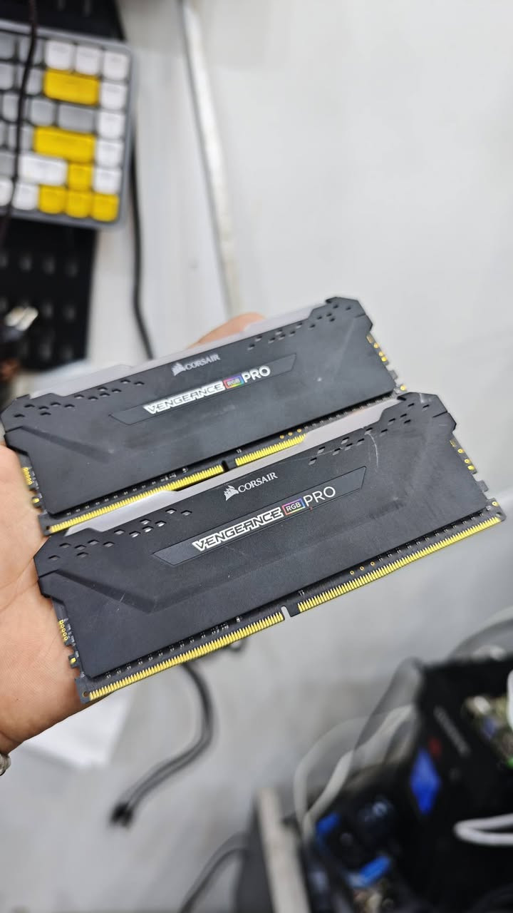 سلام عليكم
رامات كروسير 

VENGEANCE RGB PRO 16GB (2x8GB) DDR4 3200MHz     

 VENGEANCE RGB PRO 16GB (2 x 8GB) DDR4 DRAM 3600MHz C18


**إذا كنت صاحب هذا الإعلان وتريد حذفه لأي سبب، رجاءا أرسل رسالة إلى الدعم الفني**