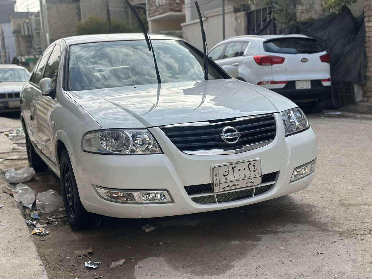 مرحبا حبايبي هاي نيسان سني بدي كوري السياره جديده وجهزه برغي ما ناقصهةتحويل ثاني يوم مكفوله من الضربه بس بيهة الجملغ الامامي والباب اصدر صبغ وباوك الباب الخلفي يعني ٣ قطع بصب فقط بدون حادث ولا دواخل 
الموديل ٢٠١٢  السعر ١٠٠ وهاذ تلفوني *********** موفق
