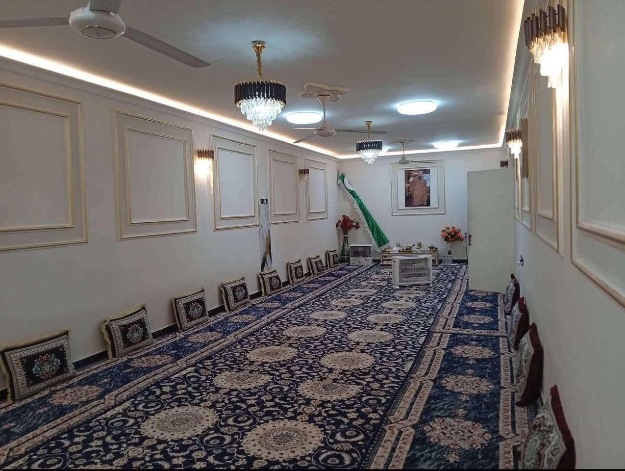 بيت للبيع مساحه 250 متر العنوان سبع قصور شارع ابو علي قرب جامع الحمزة  للاستفسار رقم ***********
