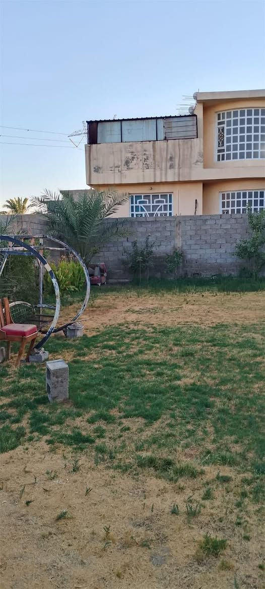سلام عليكم
بيت للبيع المساحه ٢٥٠ متر يتكون من غرفتين استقبال مطبخ صاله جبيره خدمات كامله ماء كهرباء مجاري تبليط 
مع حديقه ٣٠٠ متر العنوان ابو عظام قرية الحاج عماد ابو مصطفى 
مجاور بيت الحاج عماد 
***********
