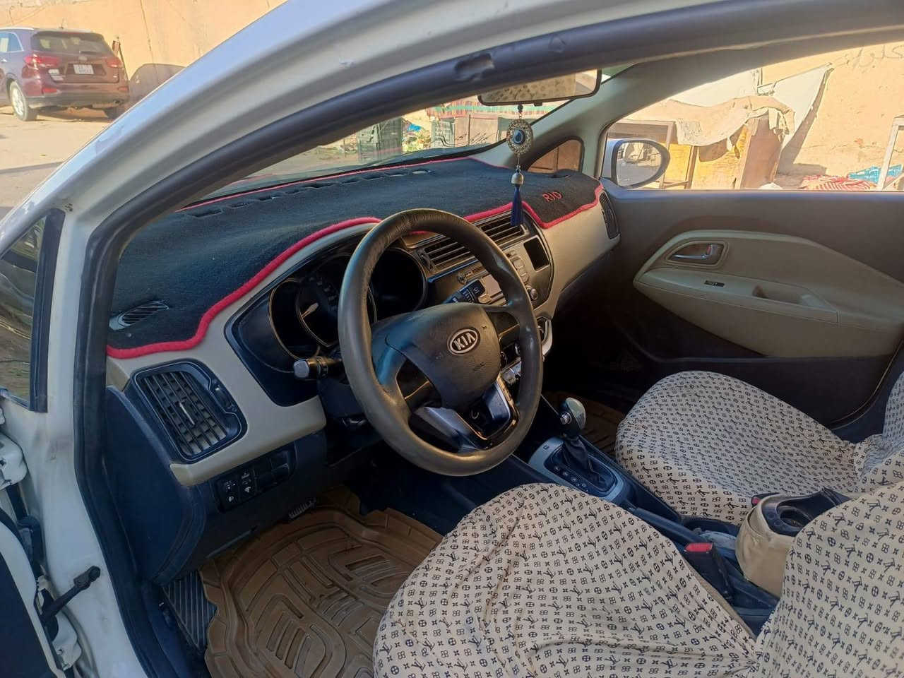 سلام عليكم رمضان كريم ريو موديل 2012 كير  تبريد عاطل سنوية جديده رقم  المحرك بي خيط بخار إنكليزي وراعيهه يمي سياره مكفولة من الضربه  كارت بالبنيد مكاني النجف الاشرف حي لقادسيه يم مطعم السيلاوي***********  سعر 80 بيعه مجال قليل
