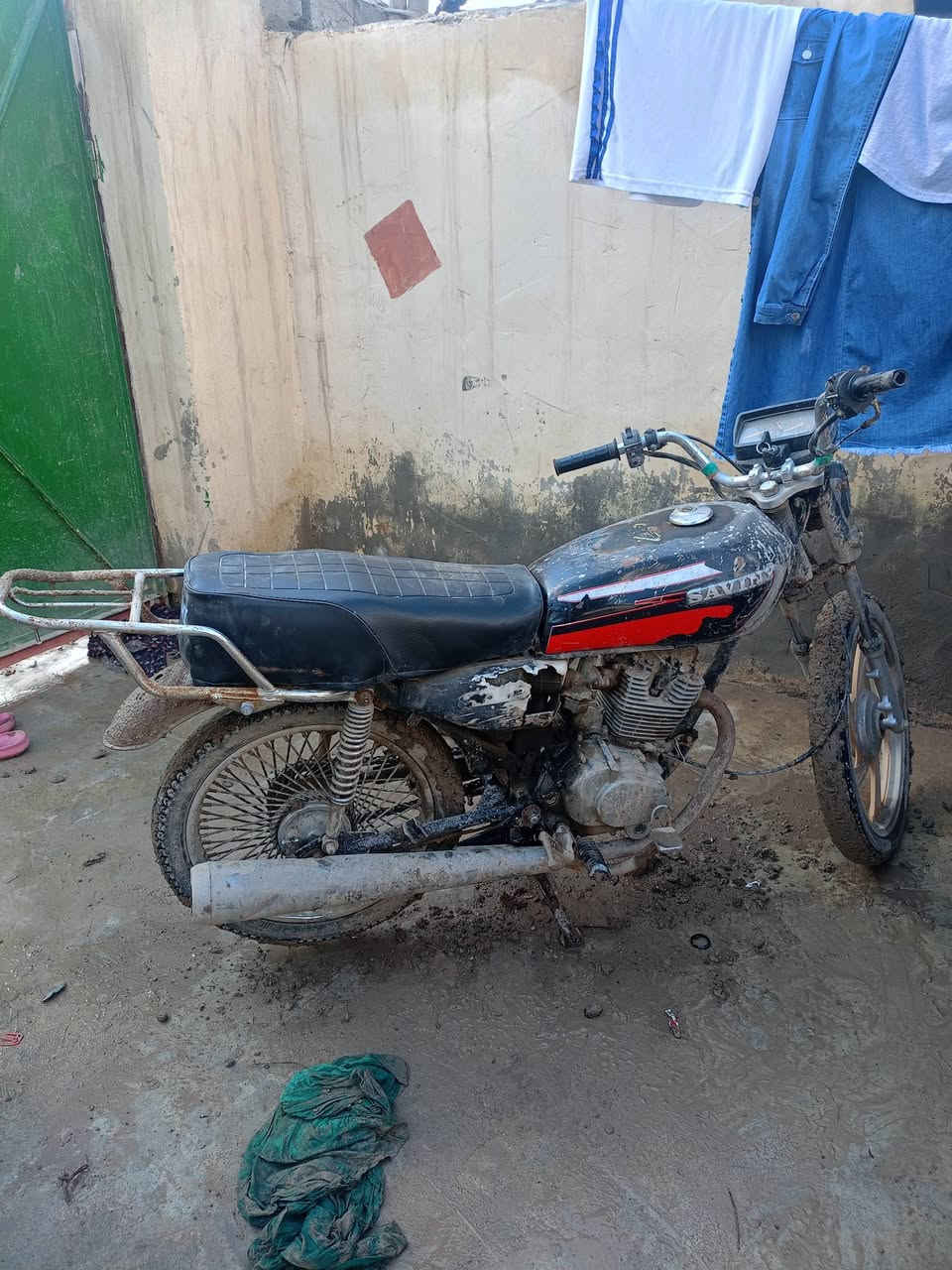 سلام عليكم دراجه ايراني خمسه كير للبيع مكينه نضيفه تايرات نضاف دراجه مال شغل موديل 19 مكينه نامه ام الحفر شغاله هندر وسلف شغال نقص باتري وربط كهربائيات لايت شغال مكاني ديالى بعقوبه كاطون مكتب بيروت *********** سعرهه 200 وبيهه مجال
