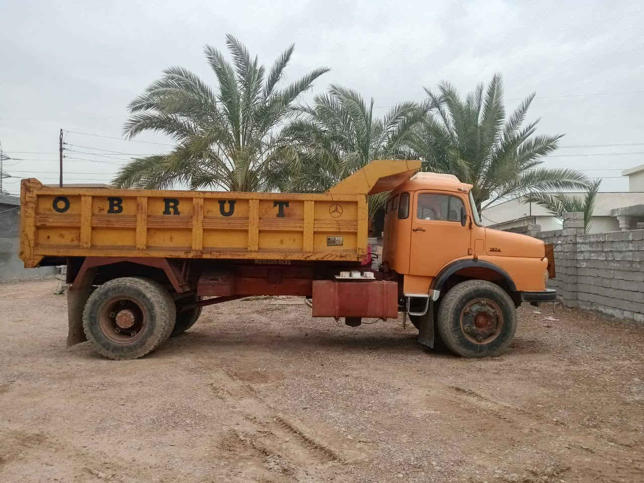 السلام عليكم مكلف بالنشر قجمه موديل ٧٣ شاصي عريض رقم انبار الماني بأسم راعيها الشخصي تحويل مباشر 
محرك ٥٥ كير ٢٥ عادي اكسن جيف جاهزه للشغل للأستفسار تفاصيل اكثر اتصال بصاحبها الشخصي ***********
