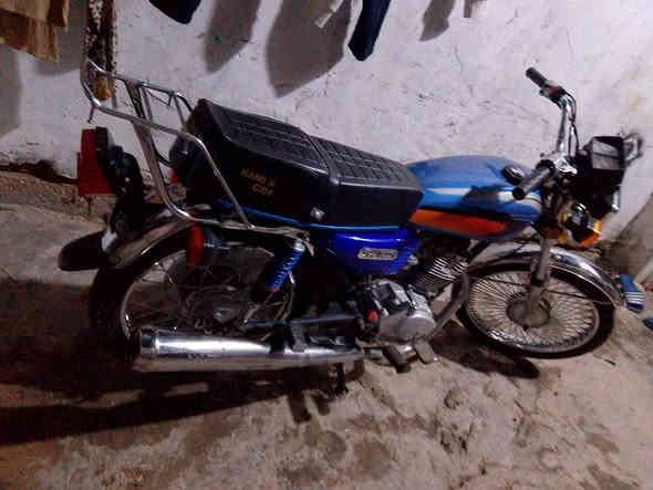 السلام عليكم دراجه اربعه قير اوراق سكنر دراجه نظيفه ب 500 وبيها مجال للشراي ***********
