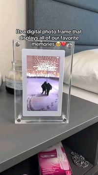 ✨ رجّع ذكرياتك للحياة بصورة وصوت 🎶 📸 إطار رقمي أنيق يعرض صورك وفيديوها...