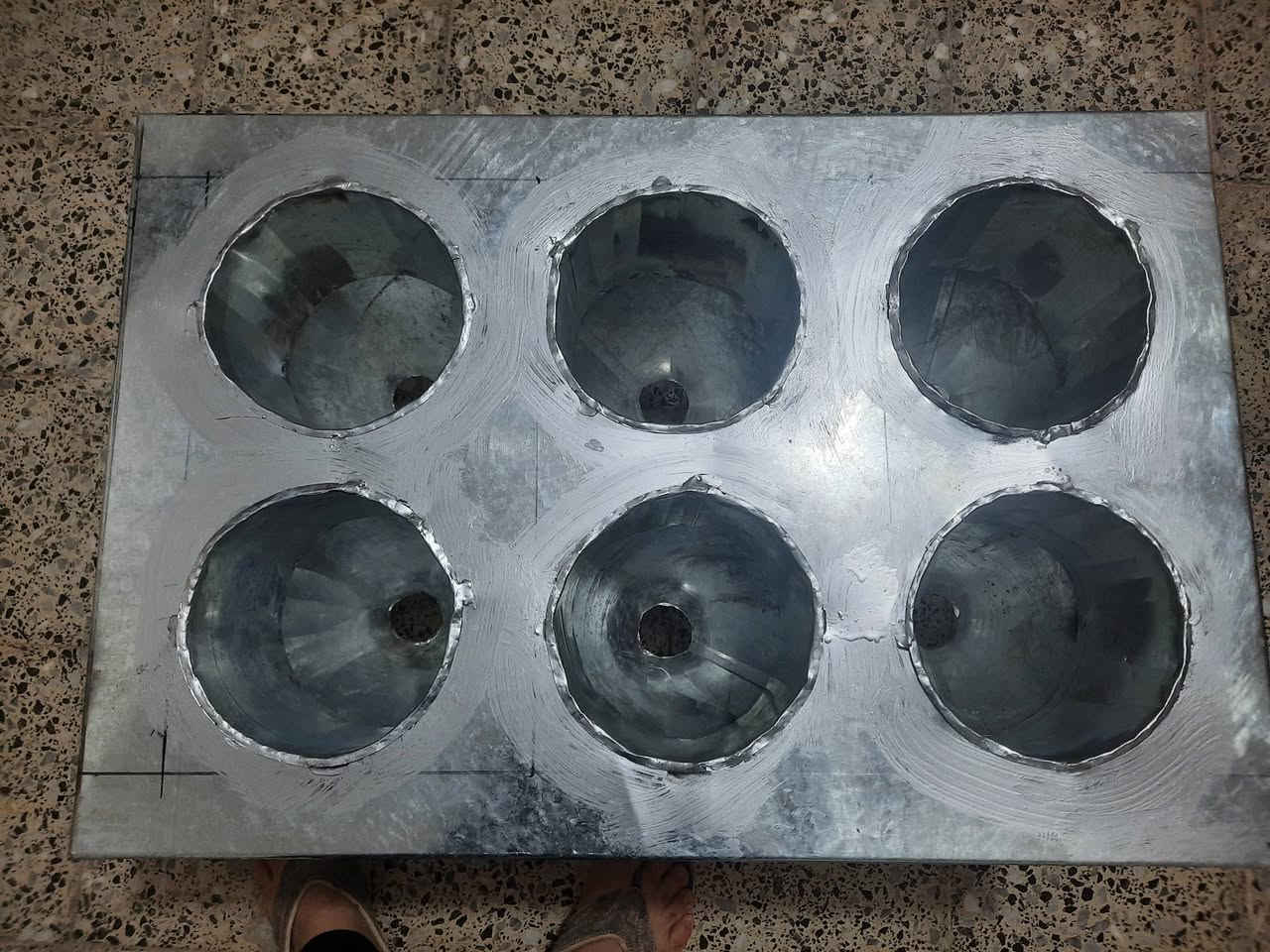 السلام عليكم عندي مدبحه مال دجاج جديد مامستعمل ابو ٦ عيون الي يريد يتصل رقم الهاتف ***********
