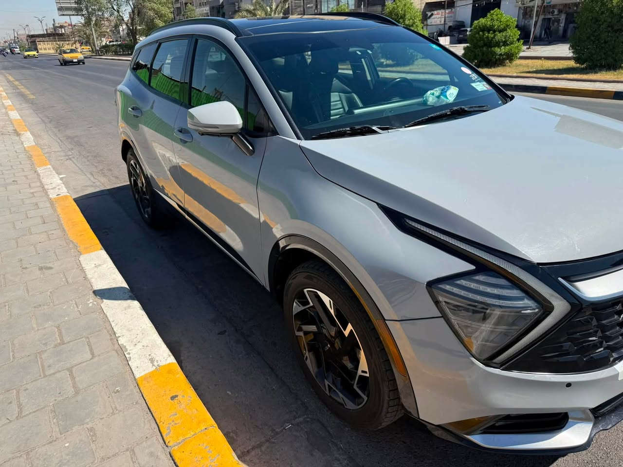 سلام عليكم 
كيا سبورتج 2023
رقم بغداد باسمي 
برستيج اعلى فئه 
مواصفاتها :-
1.محرك 2500 gdi
2. كير 8 نمر
3. ماشية10000 ميل
4. بانوراما
5. بصمة : تشغيل - ابواب - صندوك
6. صندوك كهرباء
7. شاشة كبيرة على طول الدشبول تدعم كاربلاي واندرويد اوتو وفول تحكمات
8. كيجات الكترونية متغيرة حسب الوضعيات
9. انظمة القيادة : سبورت - سمارت - نورمال
10. كشنات جلد لون بيجي 
11. كراسي كهرباء فول تحكم مع كشن امامي متحرك عند النزول اوتماتيك
12. اضواء ترحيب عند الاقتراب مع ترحيب داخلي عند الصعود او المغادرة
13. شحن وايرليس
14. منافذ تايب سي عدد 3 مع 2 في الكشنات ومنفذ يو اس بي ومنفذ جداحة
15. هاند بريك بصمة
16. اوتو هولد
17. كاميرات 360 مع كاميرات بالاشارات الجانبية مع وضعيات مختلفة للكاميرات
18. فول رادارات امامية وخلفية وجانبية
19. تحديد مسار ذكي
20. قيادة أليه ذكية
21. نقطة عمياء
22. كروز سرعة
23. تبريد وتدفئة كشنات مع تدفئة ستيرن
24. سستم صوت هارمن
26. خزن كشن سائق ميموري وضعيتان
27. ويل كب 19
28. اشاير بالمري
29. تشغيل عن بعد
30. شاشة لمس متغيرة لتحكم الميديا او لتبريد
31. ستيرن فول تحكمات
السعر ٢١٠
اخوان  سياره وارد أمريكي  صور الحادث مع المنشور 
السيارة مكانها بغداد / الشعب 
للاتصال ***********

