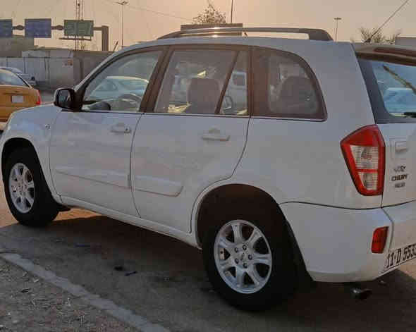 السلام عليكم من رخصت الادمن المحترم للبيع شيري تيكو موديل 2012 شكل 13رقم بغداد انكليزي بأسمي تحويل مباشر حجم المحرك 1800ccكير اوتو كهربائي السيارة جاهزة ان شاء الله ماشية 123الف كم  كير ومحرك بحالة جيدة جدا كهربائيات كله شغالة حداديته بحالة جيدة جدا تبريد شغال تدفئة شغالة تغليف كشنات تفصال أرضية جلد لايت زنون باتري جديد وبدي السيارة شوف العين بدون خياسات وبيها ثلاث قطع صبغ أثر طخة خفيفة وشخط 
المواصفات فتحة سقف كامرة خلفية حساس خلفي شاشة كبيرة اندرويد تدفئة كشنات سنتر لوك شغال 
السعر ٥٨ $ وبيها مجال بسيط جدا مكاني بغداد الغزالية رقم الهاتف *********** بي واتساب أيضا غير متواجد على الفيس
