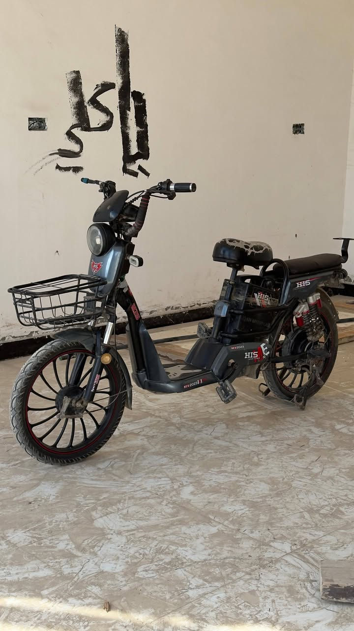 السلام عليكم
دراجة شحن للبيع ماناقصة اي شي السعر 400 وبي مجال 
الشراي يتواصل على الرقم ***********
