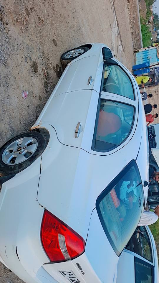 سلام عليكم 
سيارة افيو جاهزة محرك 1500المفتوح كير تبريد جاهزة الموديل ٢٠١٠ لغاية ٢٠٢٧ السنوية السيارة بااسمي وشرط المداور 
ضررها جاملغ خلف السائق وشويه تحتاج تلقيط بعض زنجار 
مكان السيارة الديوانية المركز *********** ديوانية, القادسية
