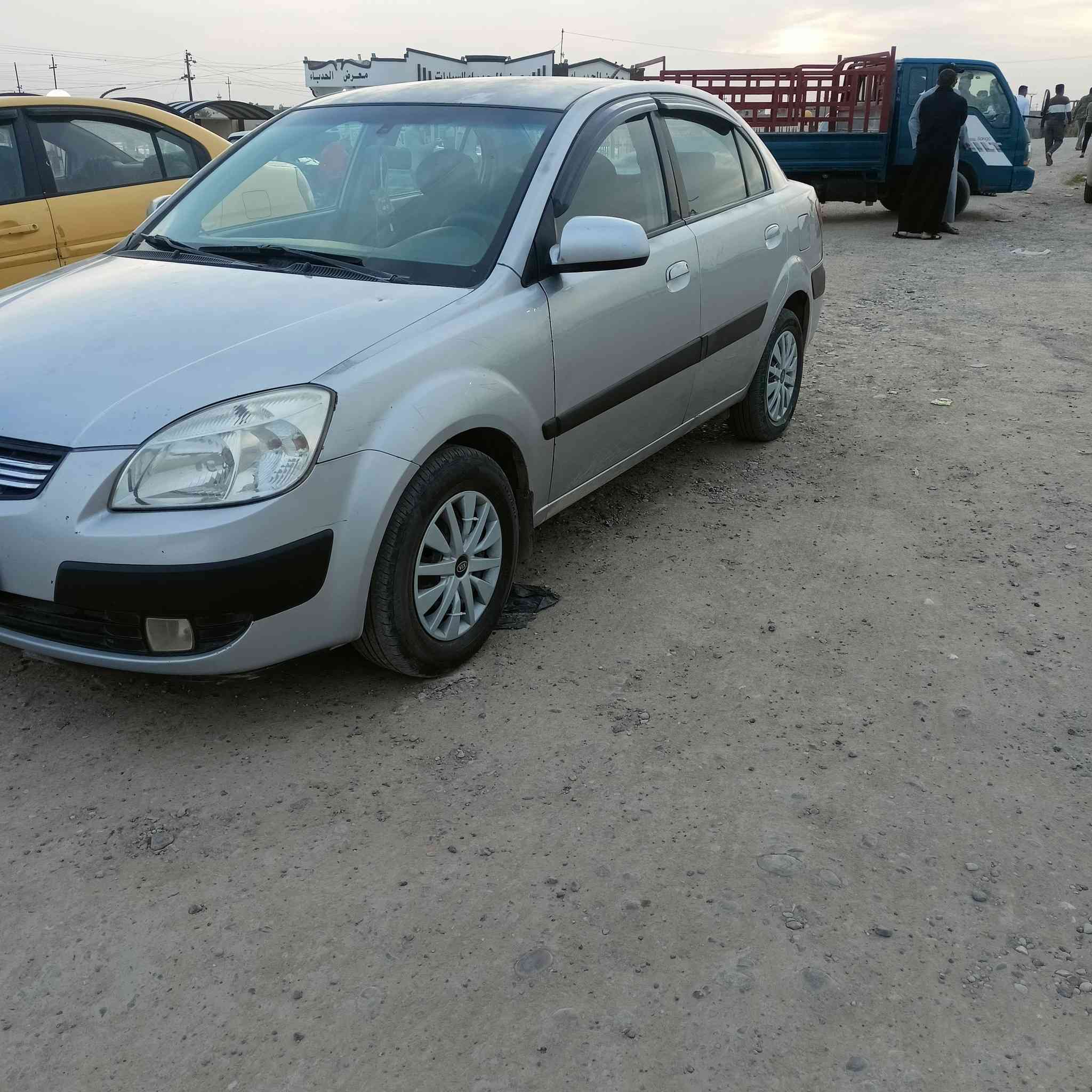 كيا ريو
موديل ٢٠٠٧
محرك ١٦ بي تنقيص 
كير اوتوماتيك 
رقم صدامي شرط تحويل 
بيا تقحيل مثل ماموضح بصوره 
السعر ٧٨ بيها مجال 
***********
