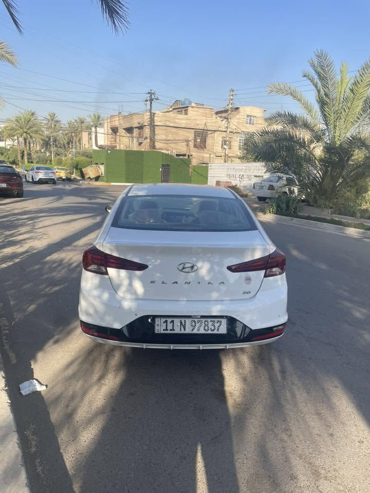 من رخصة مدير الكروب 
النترا 20 مكانين بارد بدون صبغ على ايدي من الزيرو حاليا ماشيه 57 حقيقي فول مواصفات مكينه 2000 للاستفسار *********** مكان السياره بغداد
