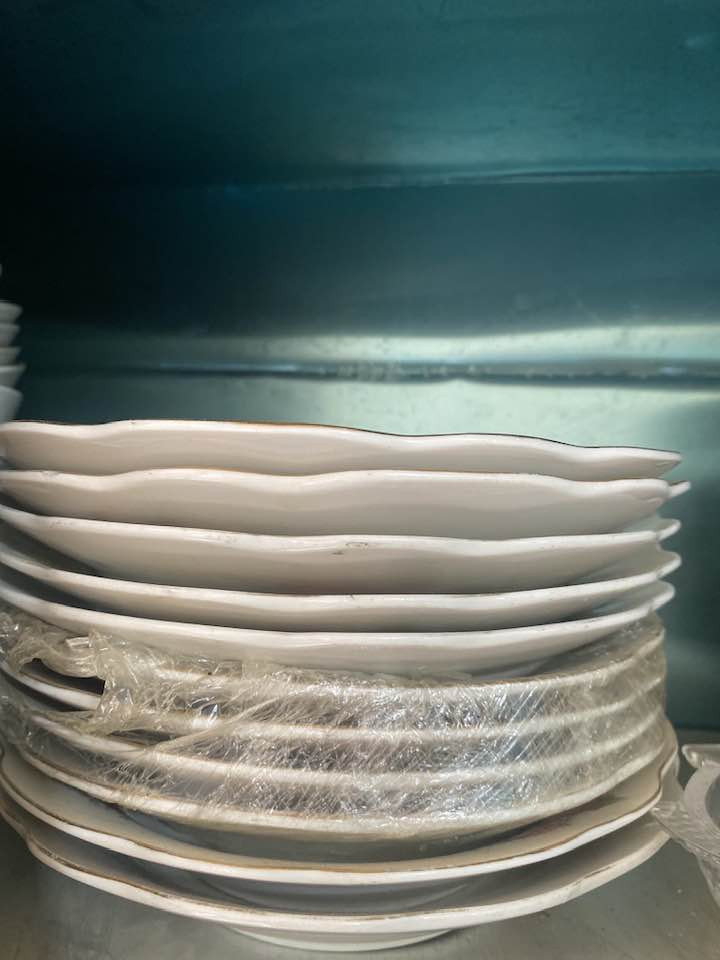 مساء الخير
عندي هاي المواعين القديمات الكبار للبيع


**إذا كنت صاحب هذا الإعلان وتريد حذفه لأي سبب، رجاءا أرسل رسالة إلى الدعم الفني**