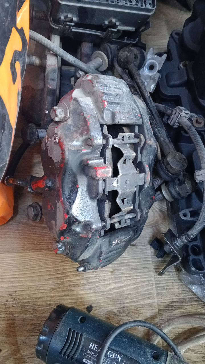 متوفر 
1.وياله دايتونا اصلي وكاله  
2.فجوج 6 بستم تحويرة كامله 
3. شوت موبار وكاله
4.فلنجات خلفية امامي بروميو
5.فجوج خلفية برومبو امامي برومبو 4 بستم
6.درك srt. 14 وكاله
7.سبير طورائ
8.شوته 3600 kn
9.شوته jlt 5700
10.ثلاجة 6400
11.جوينات شوته 6400
12. قاعده فيول بم 20 وفوك اصلي تفصيخ
اي استفسار هذا رقمي
***********
متوفر توصيل
