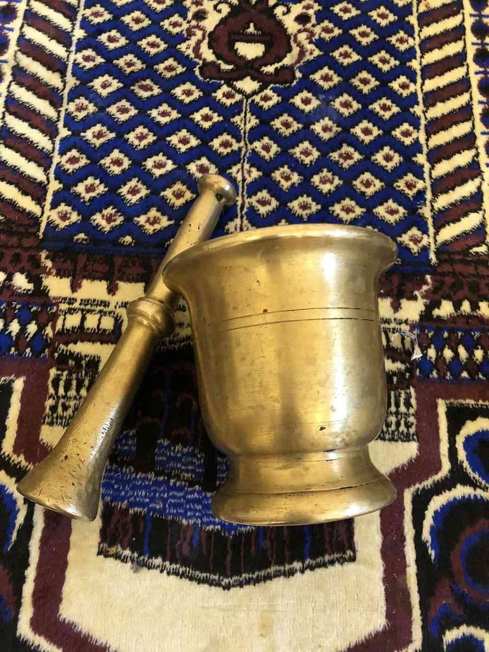 هاون نحاس صب انتيك قديم جدا محزز  ارتفاع مع اليد 26 سم بدون اليد 13 سم ولا غلطه بحاله ممتازه جدا للمهتمين فقط التواصل خاص او عالرقم 0796195550


**إذا كنت صاحب هذا الإعلان وتريد حذفه لأي سبب، رجاءا أرسل رسالة إلى الدعم الفني**